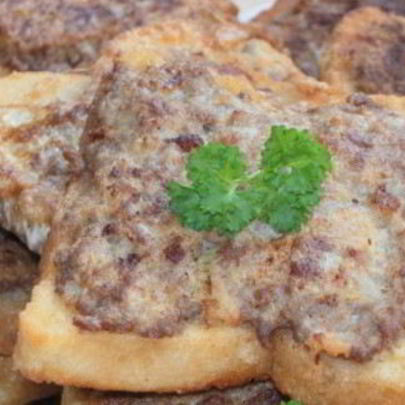 Гренки с мясным фаршем и килькой по-татарски