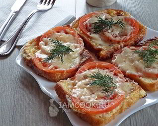 Гренки с помидорами и сыром