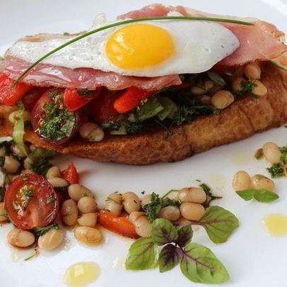 Гренки с салатом Завтрак чемпиона