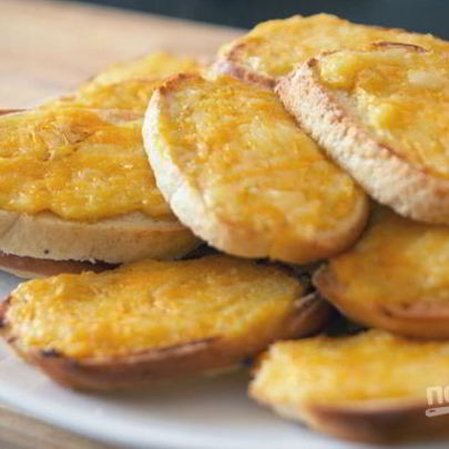 Гренки с сыром и яйцом в духовке