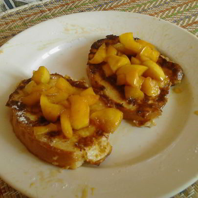 Гренки с тушеными яблоками