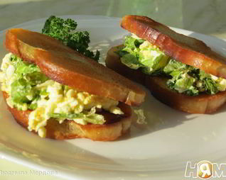 Гренки с яичным салатом