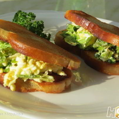 Гренки с яичным салатом