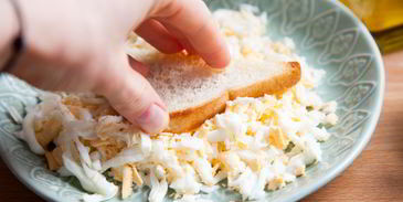 гренки с яйцом