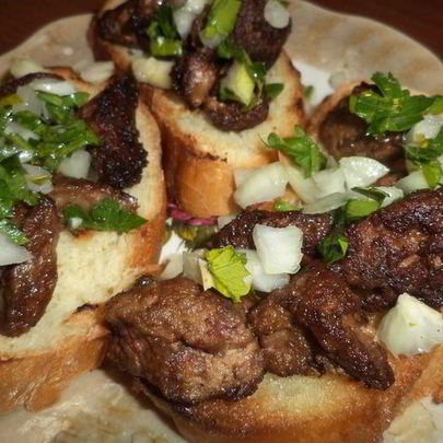 Гренки с жареной печенкой