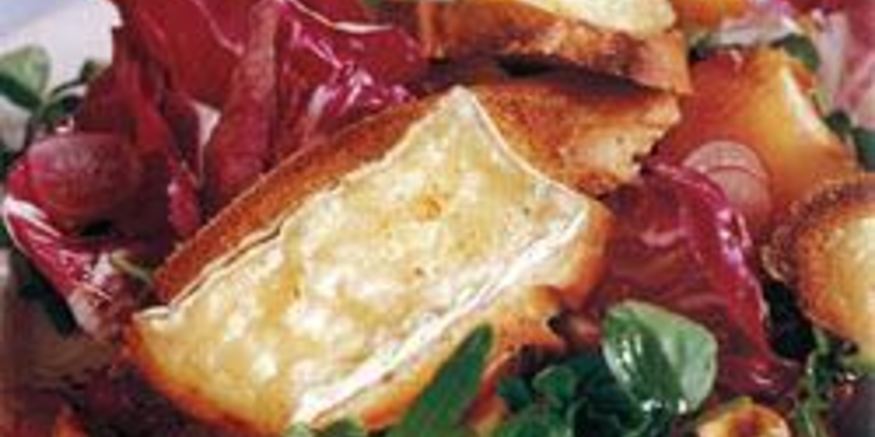 Рецепт листовой салат ассорти, персик и гренки с сыром бри