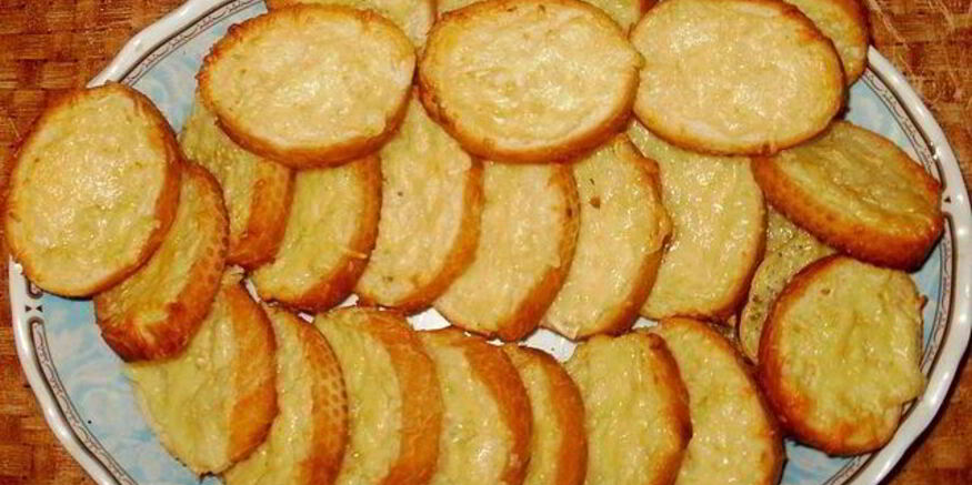 Рецепт сырных гренков к пиву