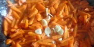 икра кабачковая с томатной пастой и чесноком