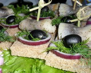 Бутерброды-канапе с селедкой