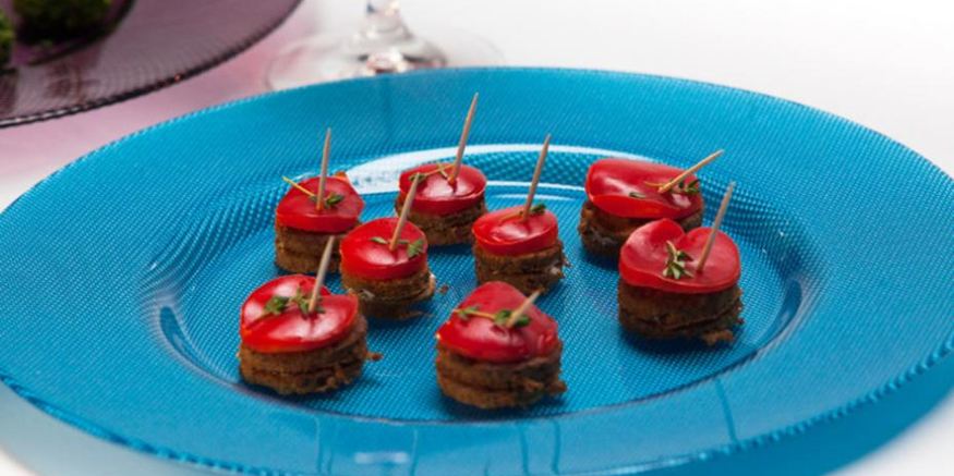 Рецепт канапе из печеночных оладий