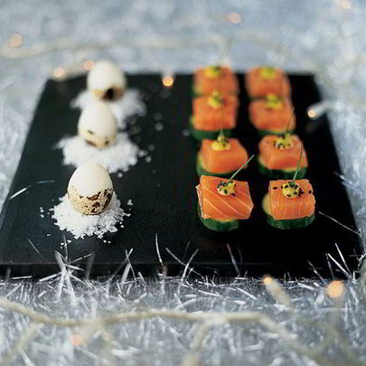 Канапе из семги с огурцом