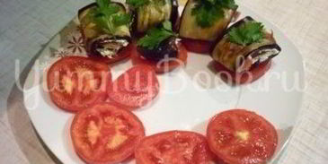 канапе-рулетики из баклажанов с сыром и помидорами