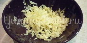 канапе-рулетики из баклажанов с сыром и помидорами