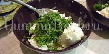 канапе-рулетики из баклажанов с сыром и помидорами