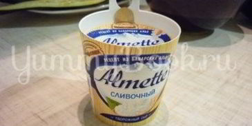 канапе-рулетики из баклажанов с сыром и помидорами