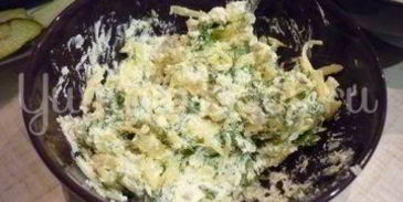 канапе-рулетики из баклажанов с сыром и помидорами