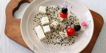 канапе с брынзой и помидорами черри