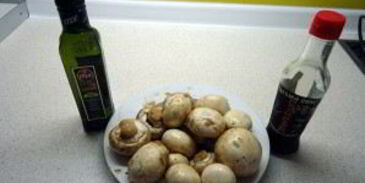 канапе с грибами на шпажках