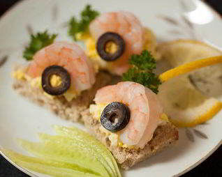 Канапе с креветками