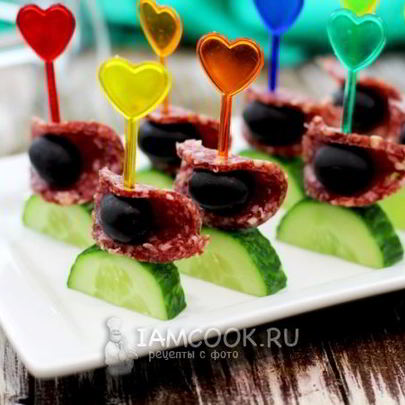 Канапе с огурцом