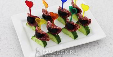 канапе с огурцом