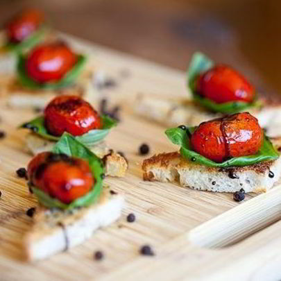 Канапе с помидорами