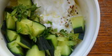 канапе с сельдью и свежим огурцом