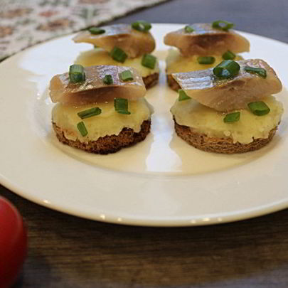 Канапе с сельдью