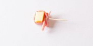 канапе с сыром и колбасой