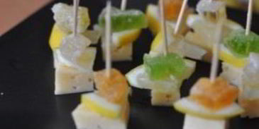 канапе с сыром и оливками