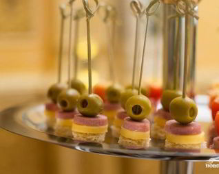 Канапе с сыром и ветчиной