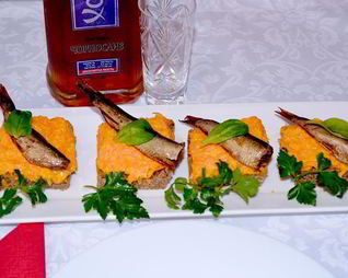 Канапе со шпротами