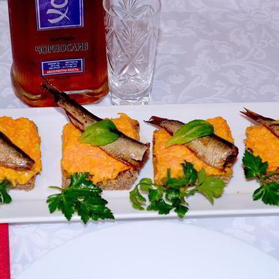 Канапе со шпротами