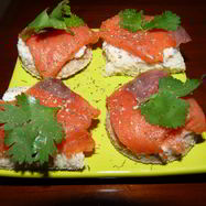 Рецепт Нежных канапе с копченым лососем