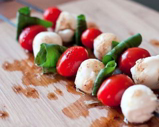 Капрезе на шпажках