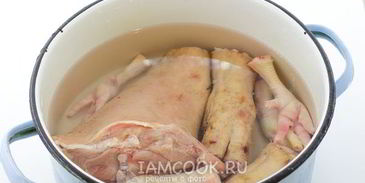холодец из свиных ножек и курицы