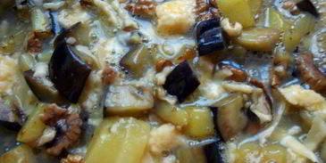 фриттата с картофелем, баклажанами и грецкими орехами