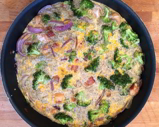 Фриттата с копченым лососем и брокколи