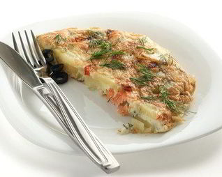 Фриттата с копченым лососем и грибами