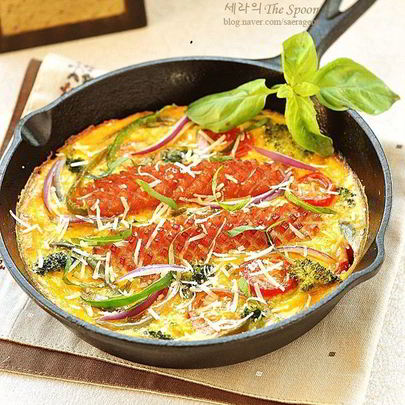 Фриттата с сосисками и овощами