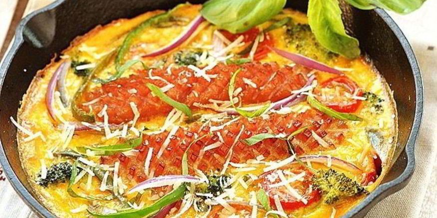 Рецепт фриттаты с сосисками и овощами