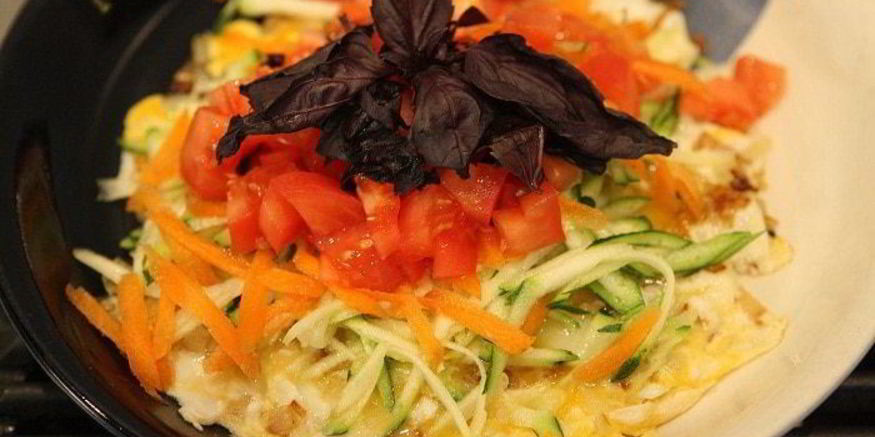 Рецепт фриттаты с цукини, морковью и помидором