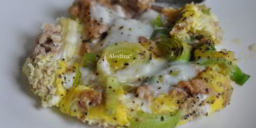 фриттата с тунцом и луком-пореем