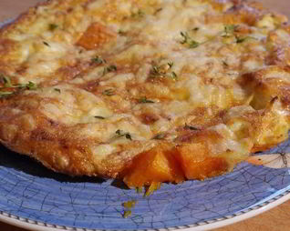 Фриттата с тыквой, моцареллой и тимьяном