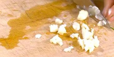 фриттата со сладким перцем, зеленым горошком и фетой