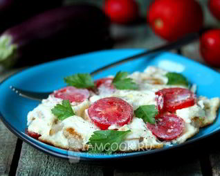 Омлет из перепелиных яиц с баклажанами и помидорами