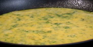 омлет с форелью и укропом