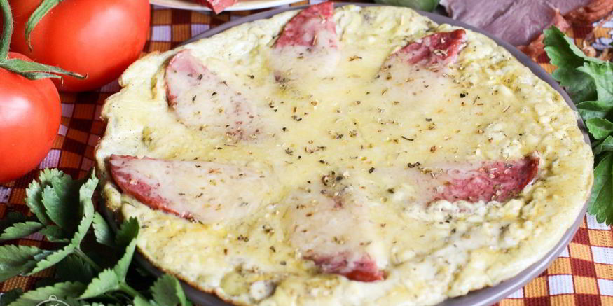 Рецепт омлета с колбасой и сыром