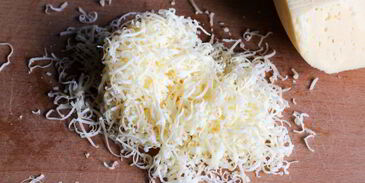 омлет с колбасой и сыром