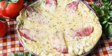 омлет с колбасой и сыром